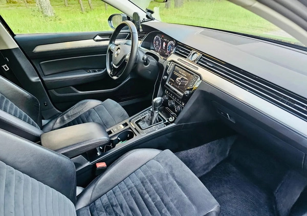 Volkswagen Passat cena 67900 przebieg: 217000, rok produkcji 2015 z Śrem małe 742
